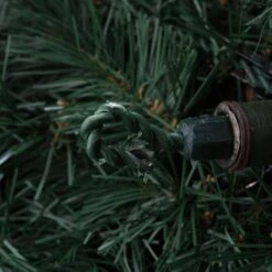 Vickerman Artificial Christmas Tree Medallion (420010) -Vickerman 4200102md