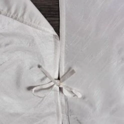 Vickerman Christmas Tree Skirt (504833) -Vickerman 5048333md