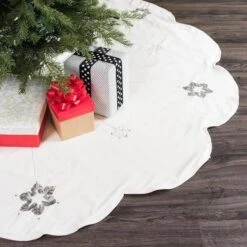 Vickerman Christmas Tree Skirt (506035) -Vickerman 5060355md