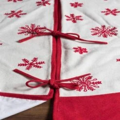 Vickerman Christmas Tree Skirt (506103) -Vickerman 506103add2md