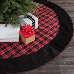 Vickerman Christmas Tree Skirt (506158) -Vickerman 5061585md